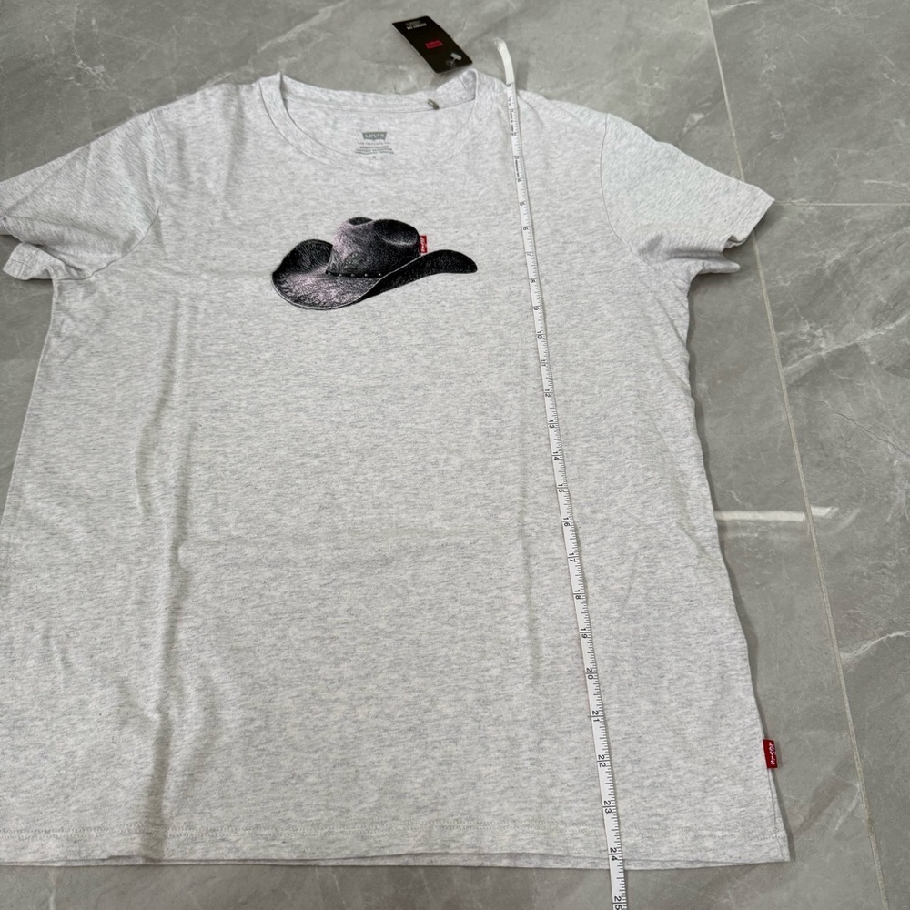 Women’s Levi’s Perfect Tee Moody Cowboy Hat Graphic Shirt Girly Size Medium - Picture 15 of 16